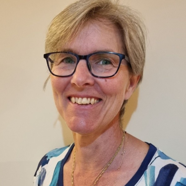 Dr Sabina De Martino
